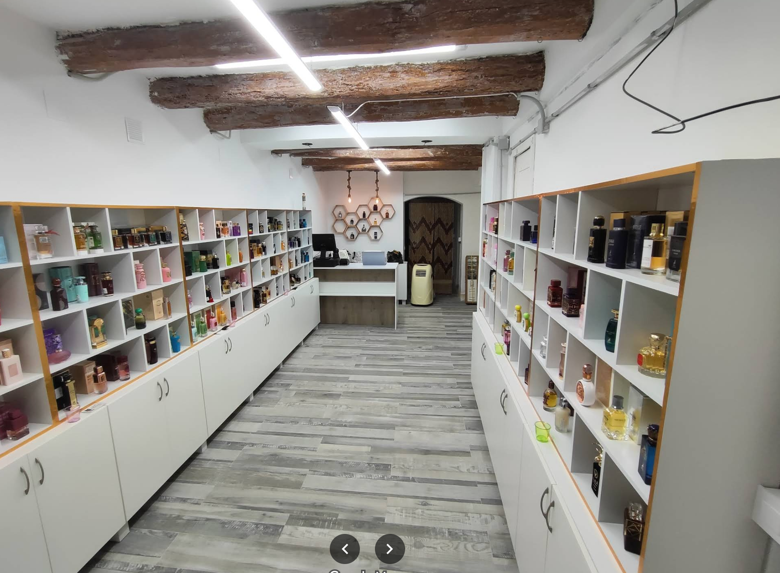 Fachada de la tienda Hera Perfumería en Carrer Montserrat 24, 43700 El Vendrell
